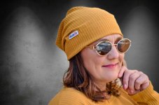 Žlutá žebrová čepice Saria