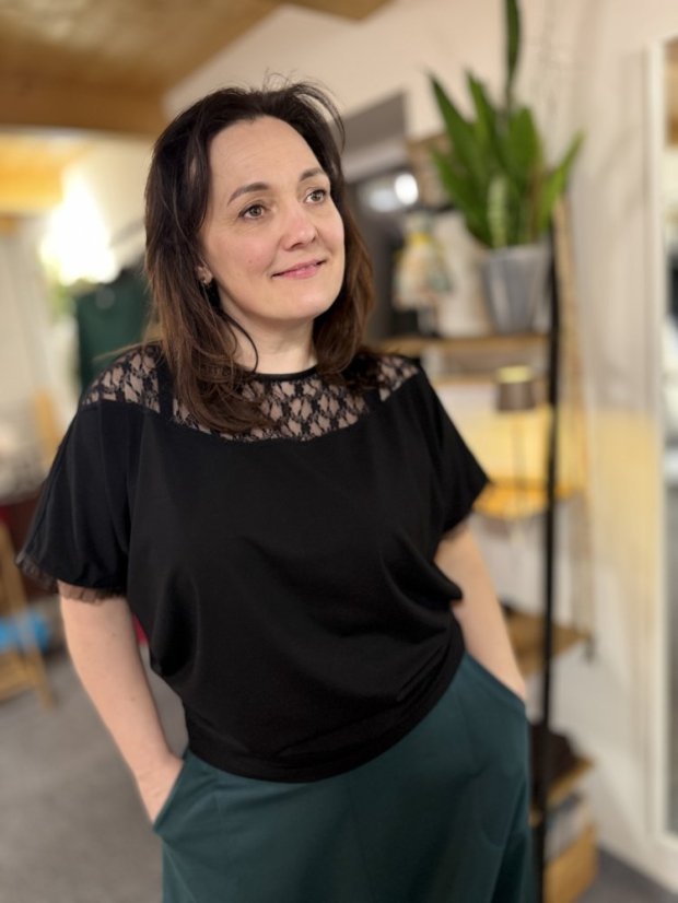 Halenka MIRIE - Barva: Černá, Velikost: S